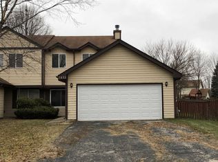 2832 Dorothy Dr, Aurora, IL 60504