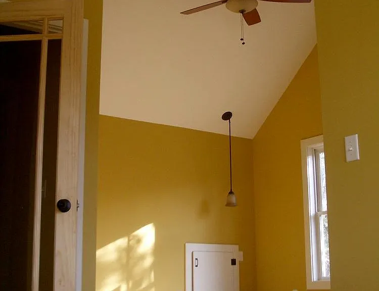 210 Wellington St — Photo 4