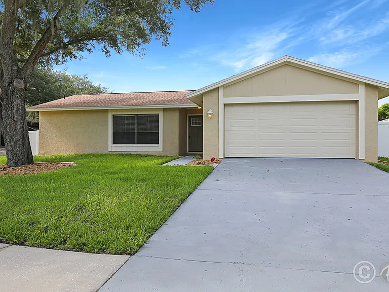 423 Van Reed Manor Dr — Photo 1