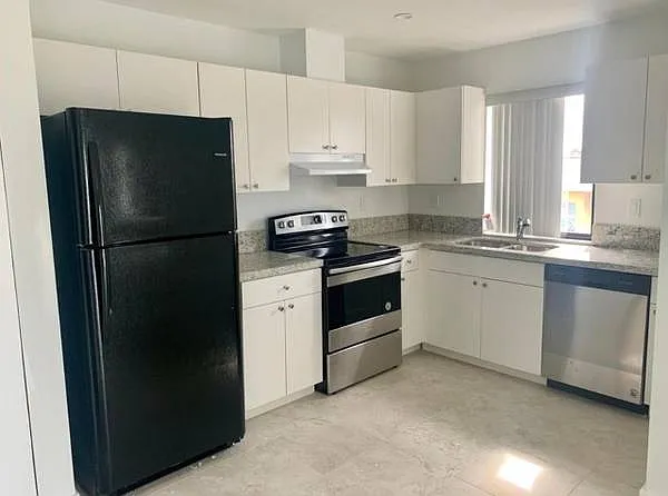 2 bed, 2.5 bath, 930 sqft, $2,400 — Photo 4