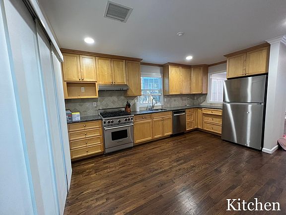 4th image of 54 Myrtle Ave #5