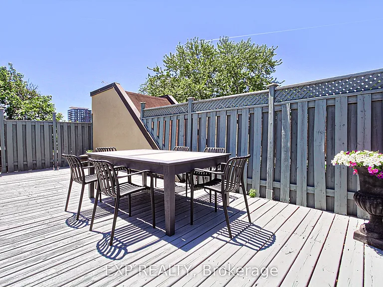 306 Sackville St #4 — Photo 34