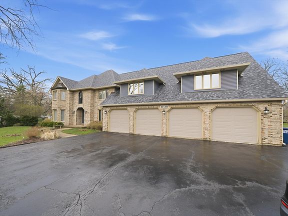 5th image of 23W350 Pelham Ct
