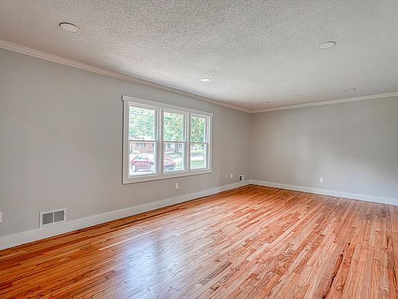 4th image of 733 Lucerne Dr