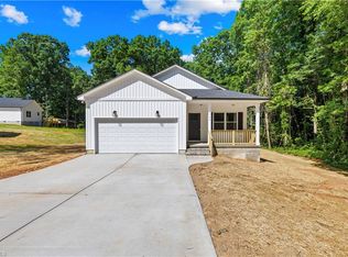 332 Hollingswood Dr, Statesville, NC 28625