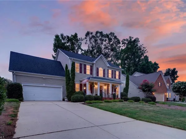 3674 Oak Chase Dr, High Point, NC 27265