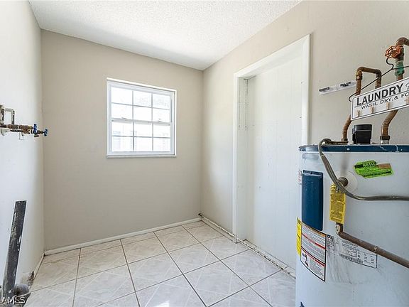 5th image of 4947 Sherry St