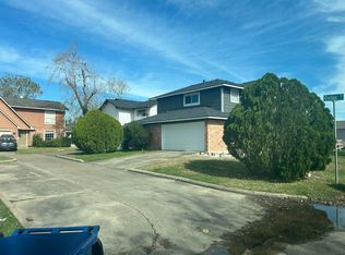 6 Dallas Ct, Angleton, TX 77515