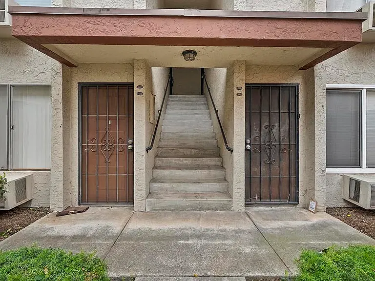 9534 Carroll Canyon Rd #230 — Photo 1