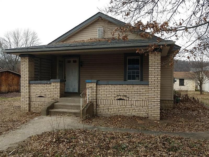 1st image of 105 1st St