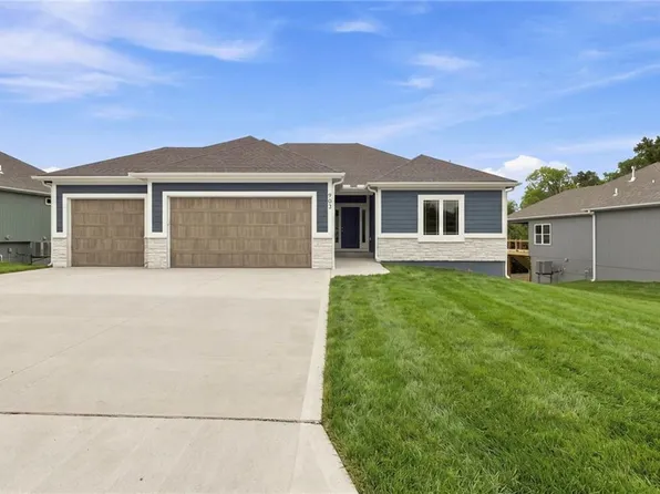 903 Captain Merriman Dr, Freeman, MO 64746