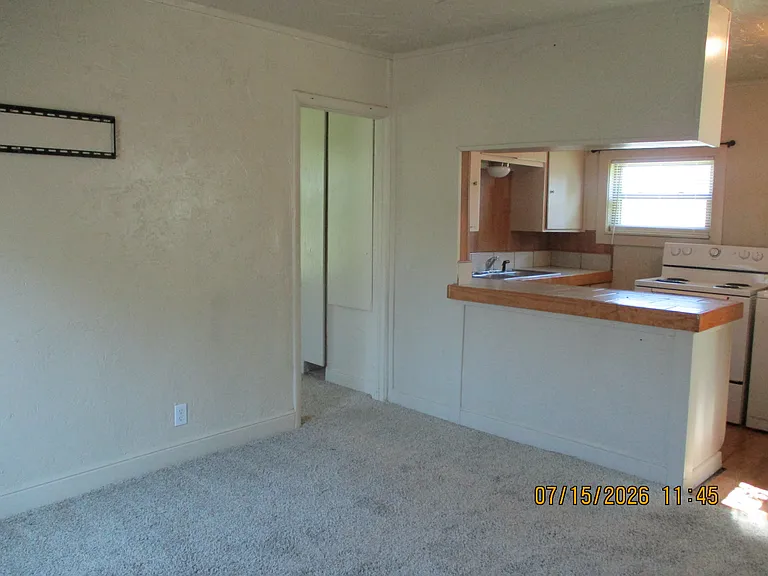 1404 SW 13th Ave — Photo 2