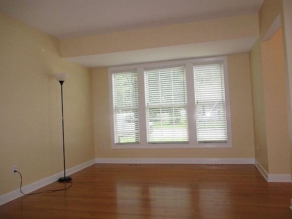 3rd image of 8731 Carolina Ave