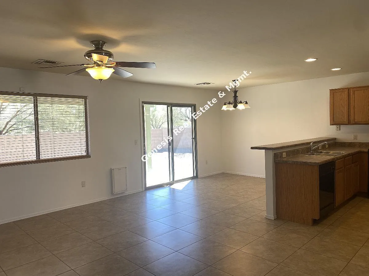 3 bed, 2.0 bath, 1268 sqft, $1,700 — Photo 3