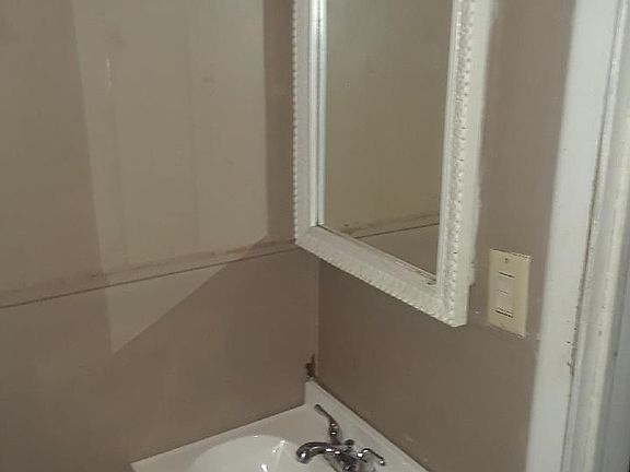 5th image of 1017 W Oak Ave