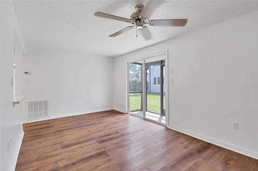 2 bed, 2.0 bath, 960 sqft, $1,500 — Photo 2