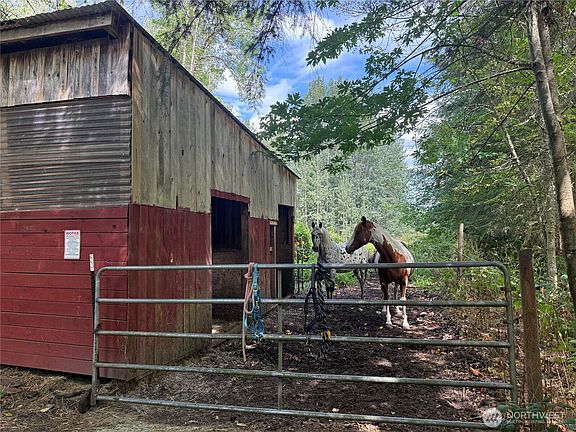 5th image of 3925 Harts Lake Road S