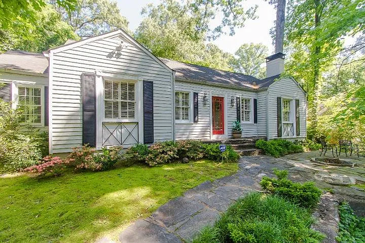 525 Spring Valley Rd NW — Photo 1