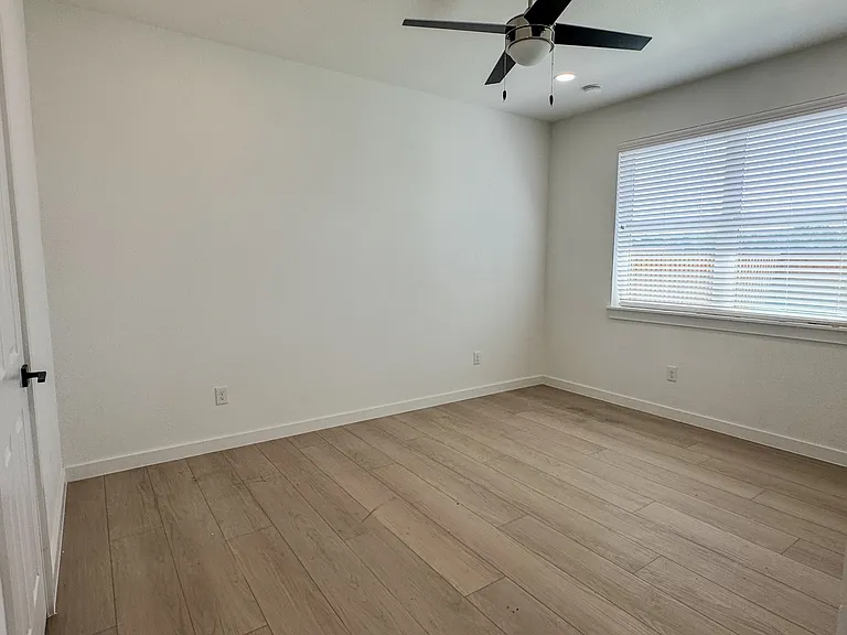140 Zion Rd — Photo 6