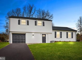 30 Wooden Bridge Ct, Holland, PA 18966