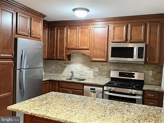 3rd image of 6508 Potomac Ave APT A2