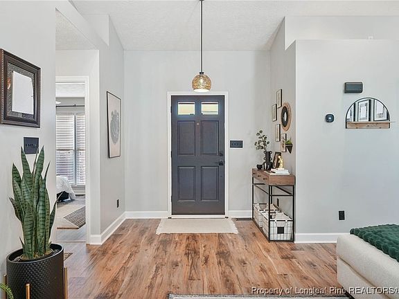 5th image of 487 Carlton Pl