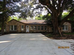 907 E Cedar St, Angleton, TX 77515