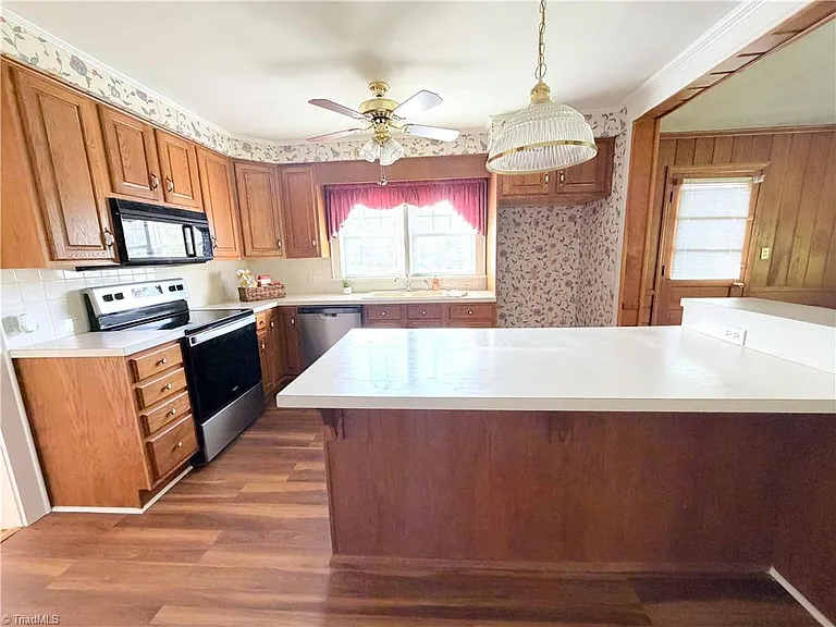 5512 Winona St — Photo 5