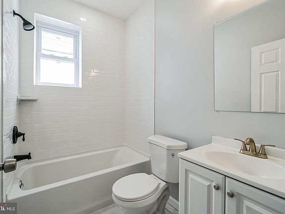 3rd image of 1211 W Cambria St #2R