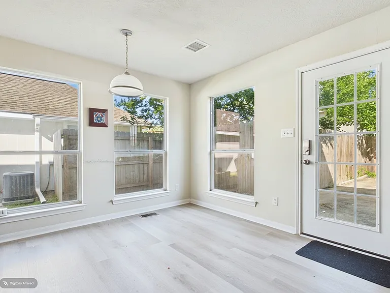 513 Camp Ct — Photo 9