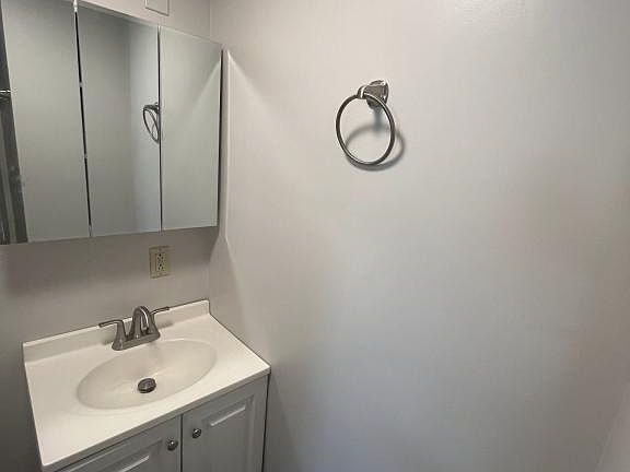 4th image of 423 King St