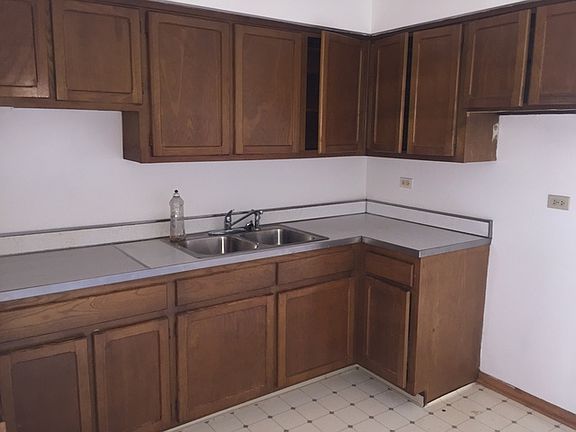 5th image of 20 King Arthur Ct APT 9