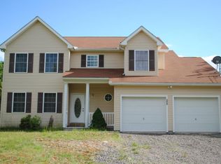 142 Cedar Dr, Long Pond, PA