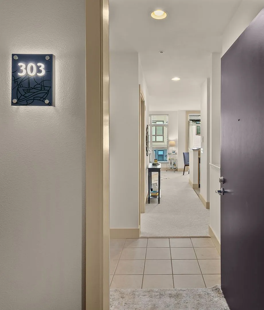 Beautiful Studio Condo by Gasworks Park — Photo 3