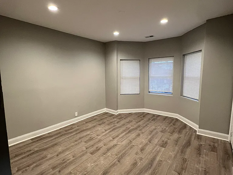 7053 S Dante Ave #1W — Photo 2