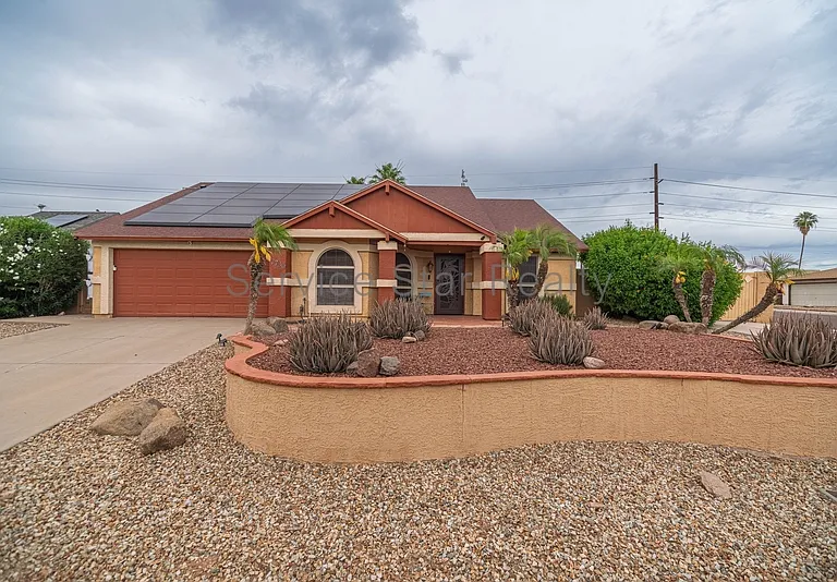7730 W Shaw Butte Dr — Photo 2