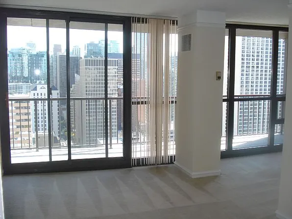 10 E Ontario St, Chicago, IL