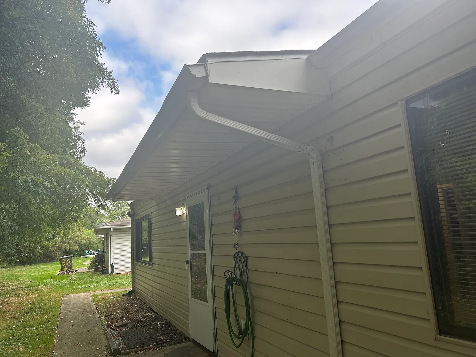 2 bed, 882 sqft, $1,400 — Photo 1