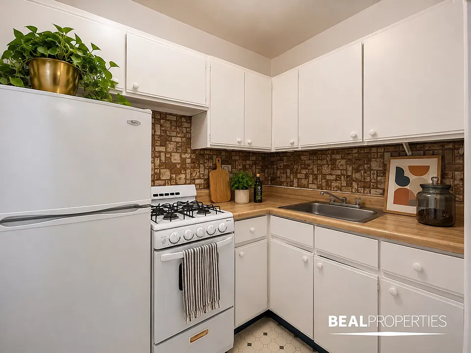 739 West Belmont Avenue