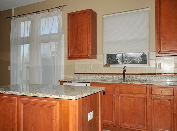 4th image of 624 Whalen Ct