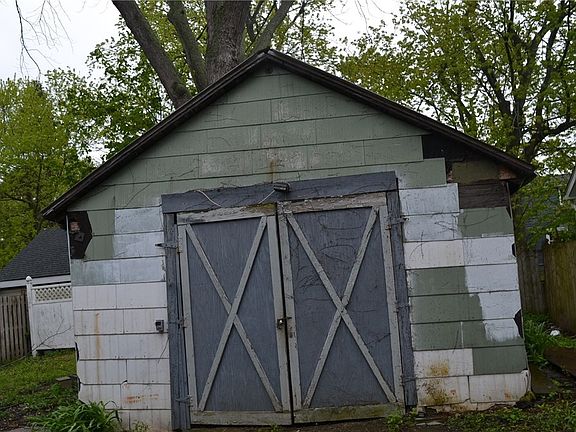 4th image of 68 Pleasant Ave