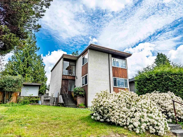376 E 4th St, North Vancouver, BC V7L 1J2