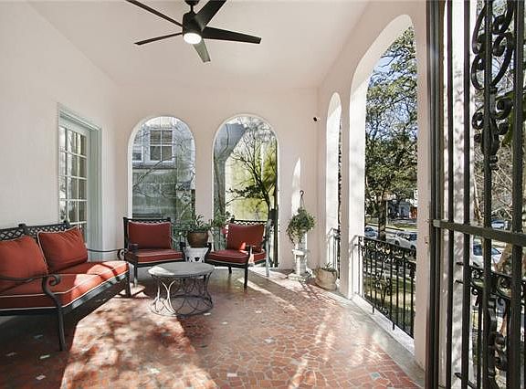 4th image of 2935 Saint Charles Ave