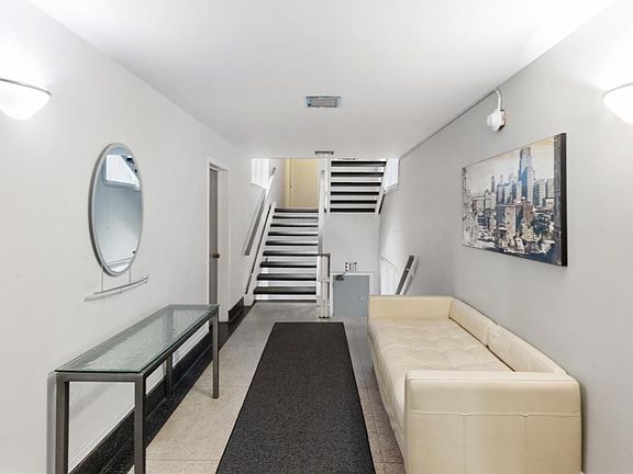 4th image of 1966 Pacific Ave APT 302