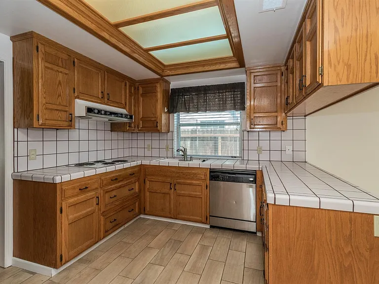1067 E Portland Ave — Photo 9