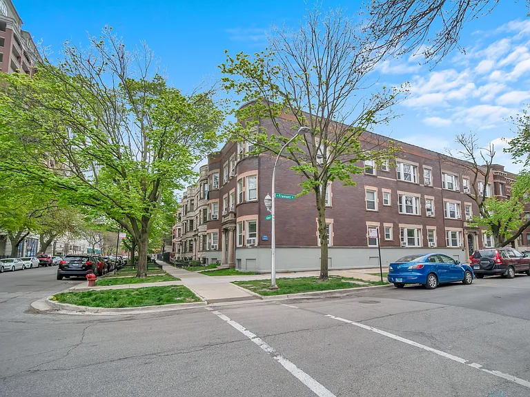 855 W Grace St — Photo 2