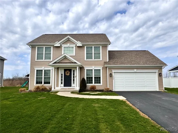 6530 Rebecca Rd, Lockport, NY 14094