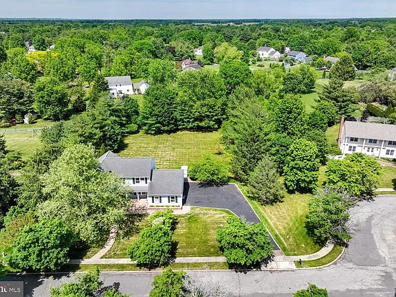 3rd image of 9 Rowanberry Ct