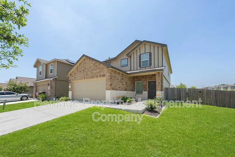 4 bed, 3.0 bath, 2473 sqft, $1,900 — Photo 2