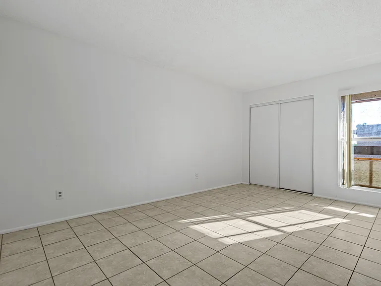 19-web-or-mls-2688 N 43rd Ave 29D--16_10012025